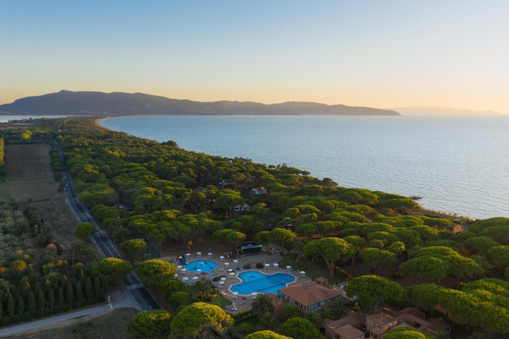 Gitavillage Argentario Albinia Exterior foto Aerial view of the resort
