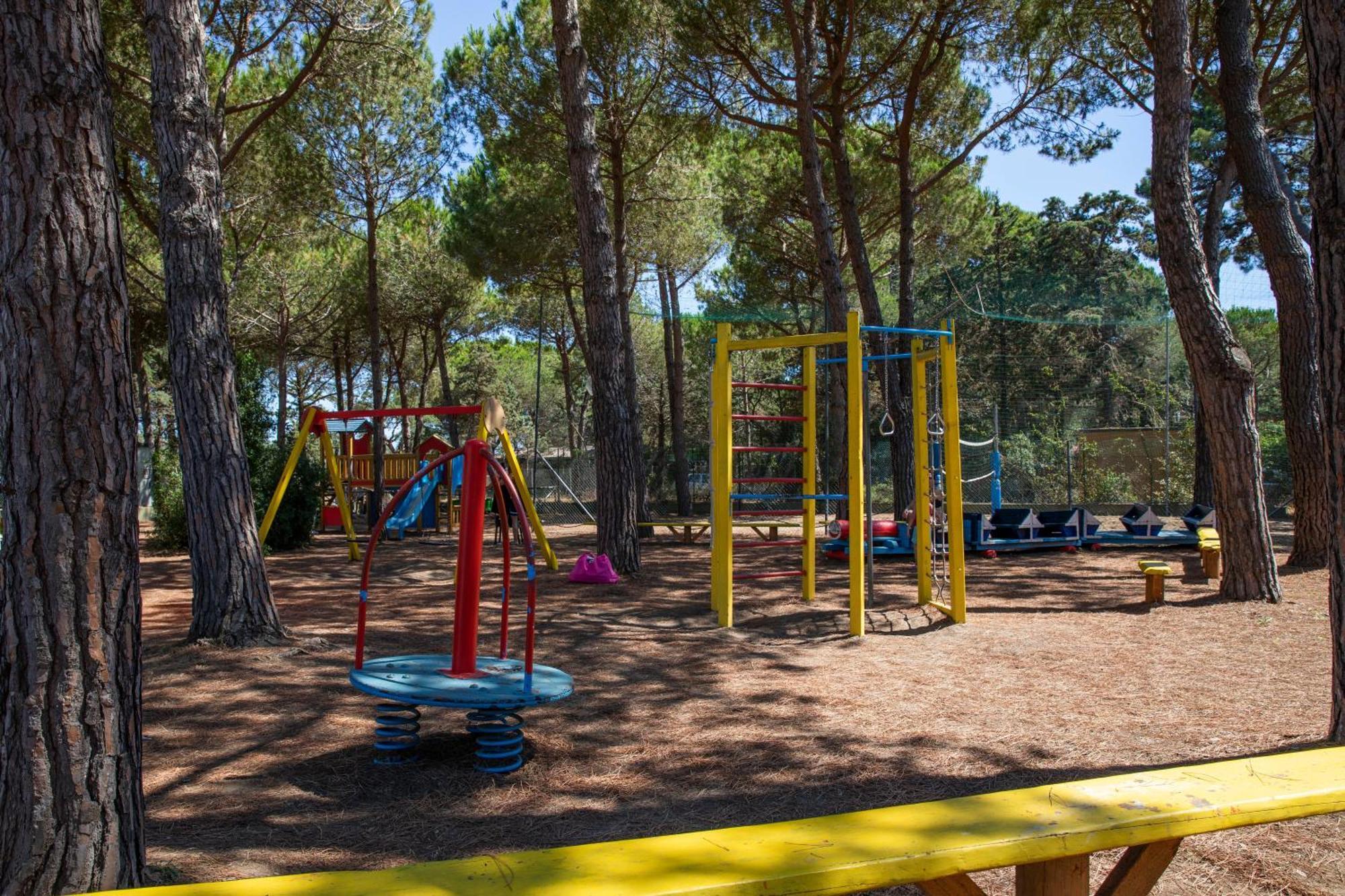 Gitavillage Argentario Albinia Exterior foto Playground in the park